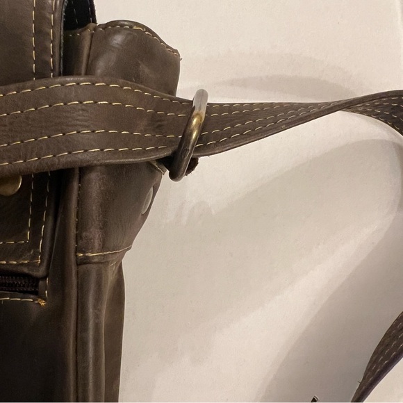 Unisex Brown Leather adjustable crossbody shoulder messenger or backpack - Picture 7 of 16